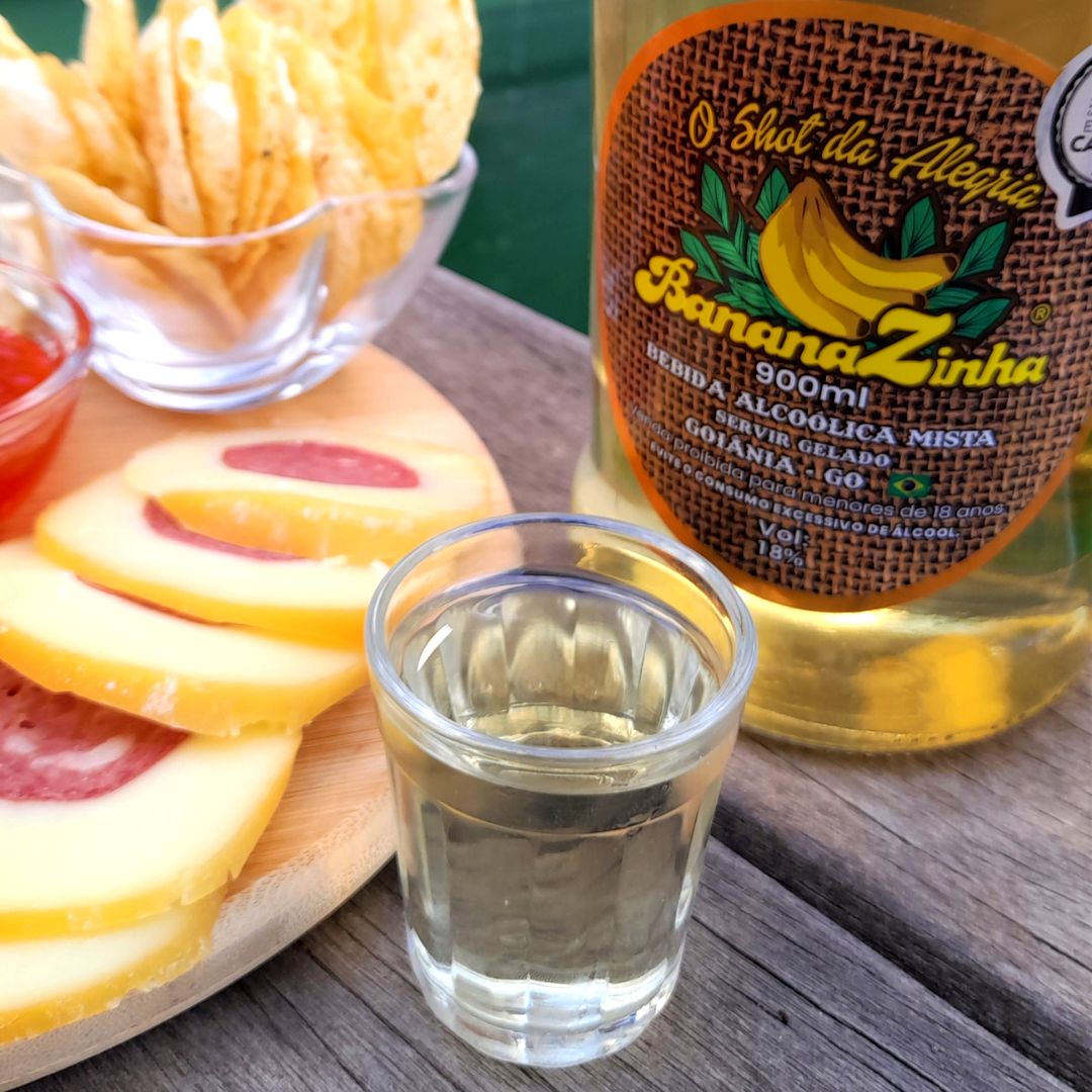 cachaça bananazinha com queijos provolone